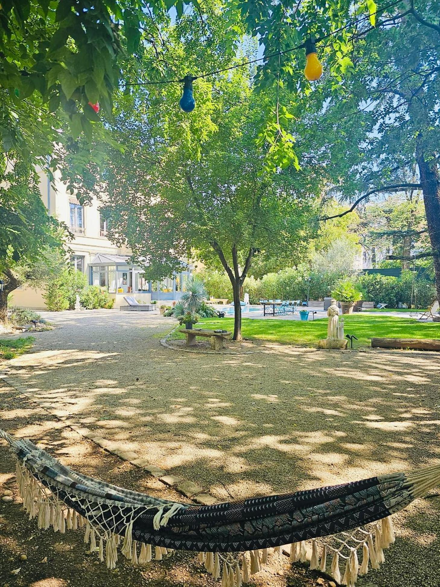 Chateau Grandclement Lyon Villeurbanne Niveau Rdc - Tresor Cache En Ville Avec Vue Piscine Et Parc Exterior photo