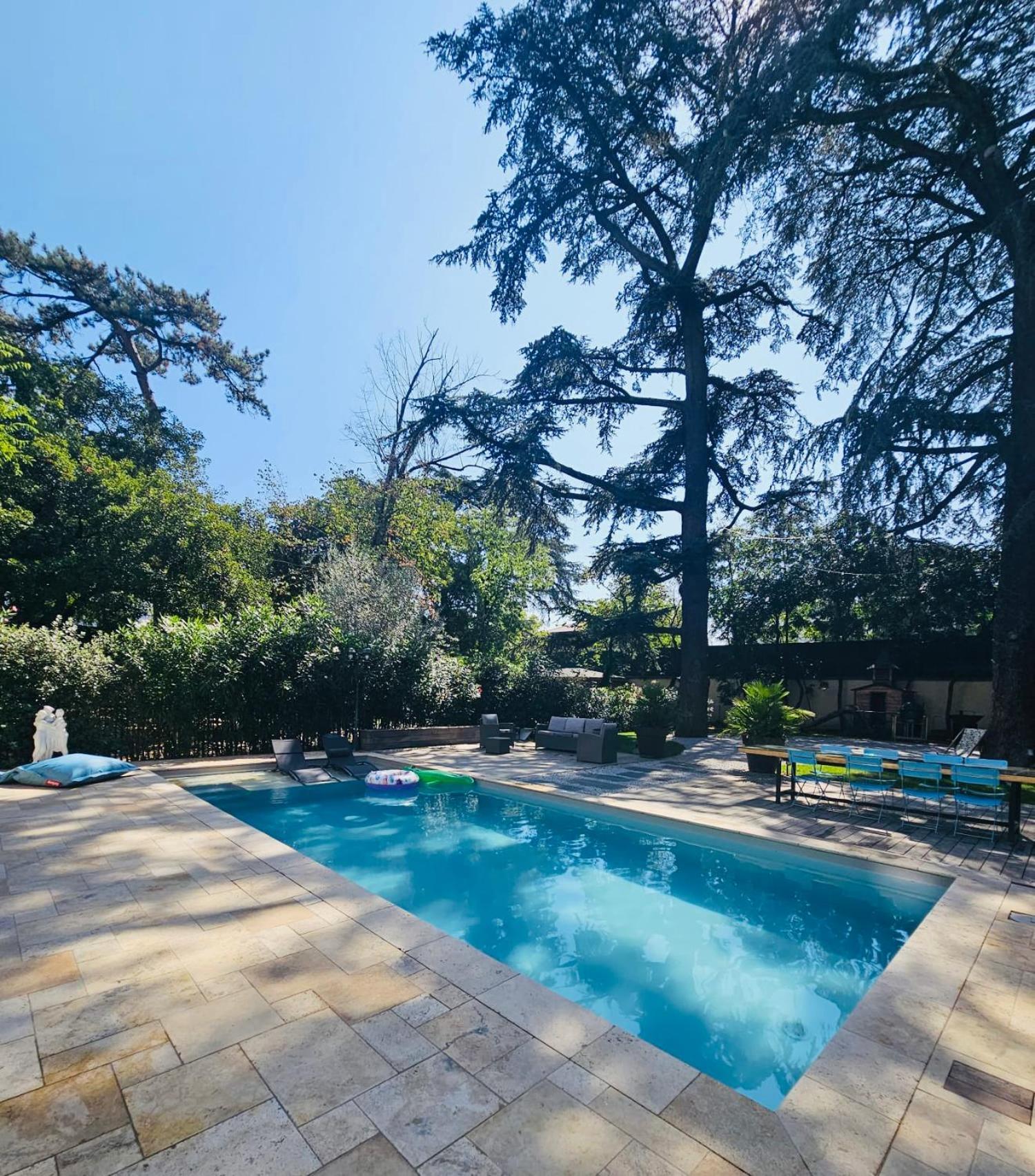 Chateau Grandclement Lyon Villeurbanne Niveau Rdc - Tresor Cache En Ville Avec Vue Piscine Et Parc Exterior photo